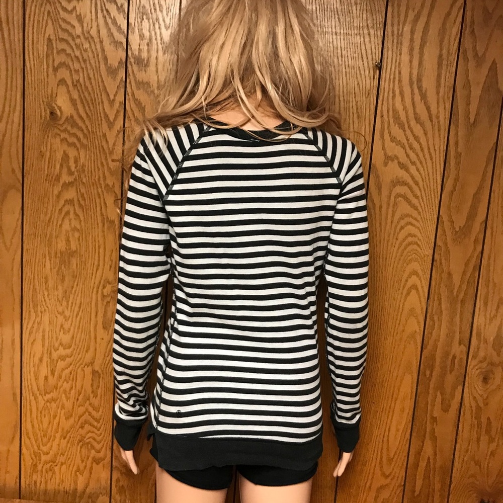 Lululemon Open your Heart long Sleeve II - Reversible black & White Size none - Picture 5 of 13